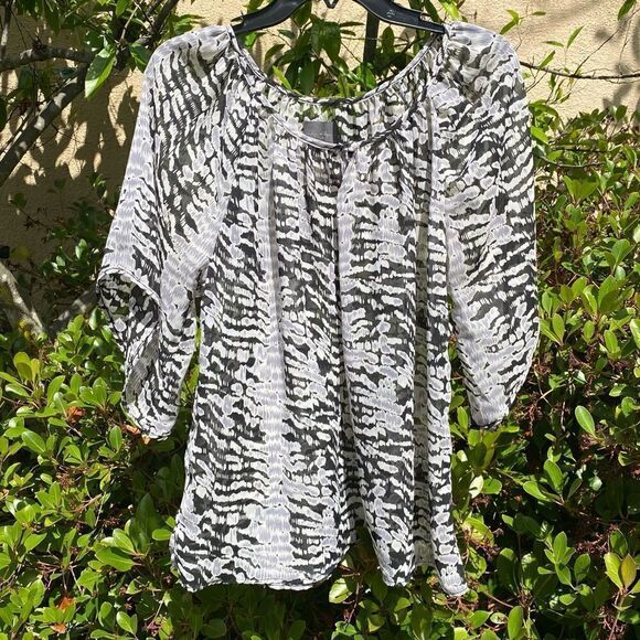 Anthropolgie Sunday in Brooklyn Black & Gray Abstract Print Blouse. Medium. EUC! - Picture 2 of 5
